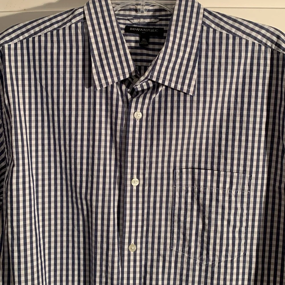 Banana Republic Blue & Grey Checkered Casual Button Down Shirt EUC
